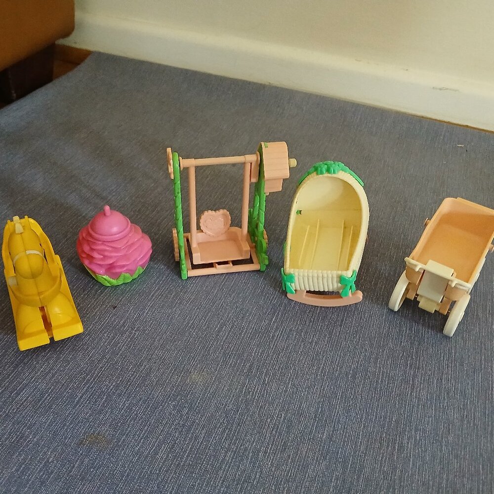 Cabbage Patch Kids cradle, Swing Set & horse vintage wind-up toy set 1983 Tomy